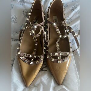 Studded cage flats